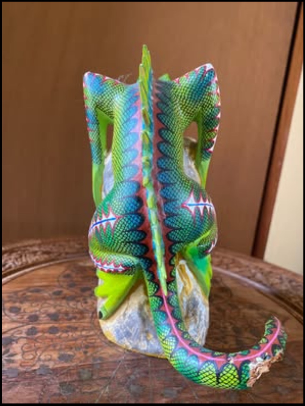 Handcrafted Green Iguana Reptile Figurine - Picture 6 of 6
